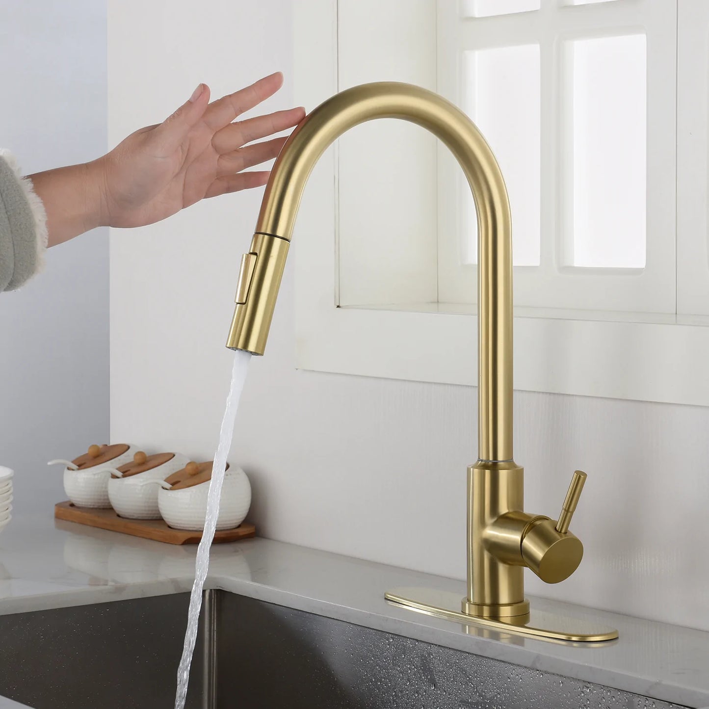 Kitchen Faucet with Pull Down Sprayer in Gold