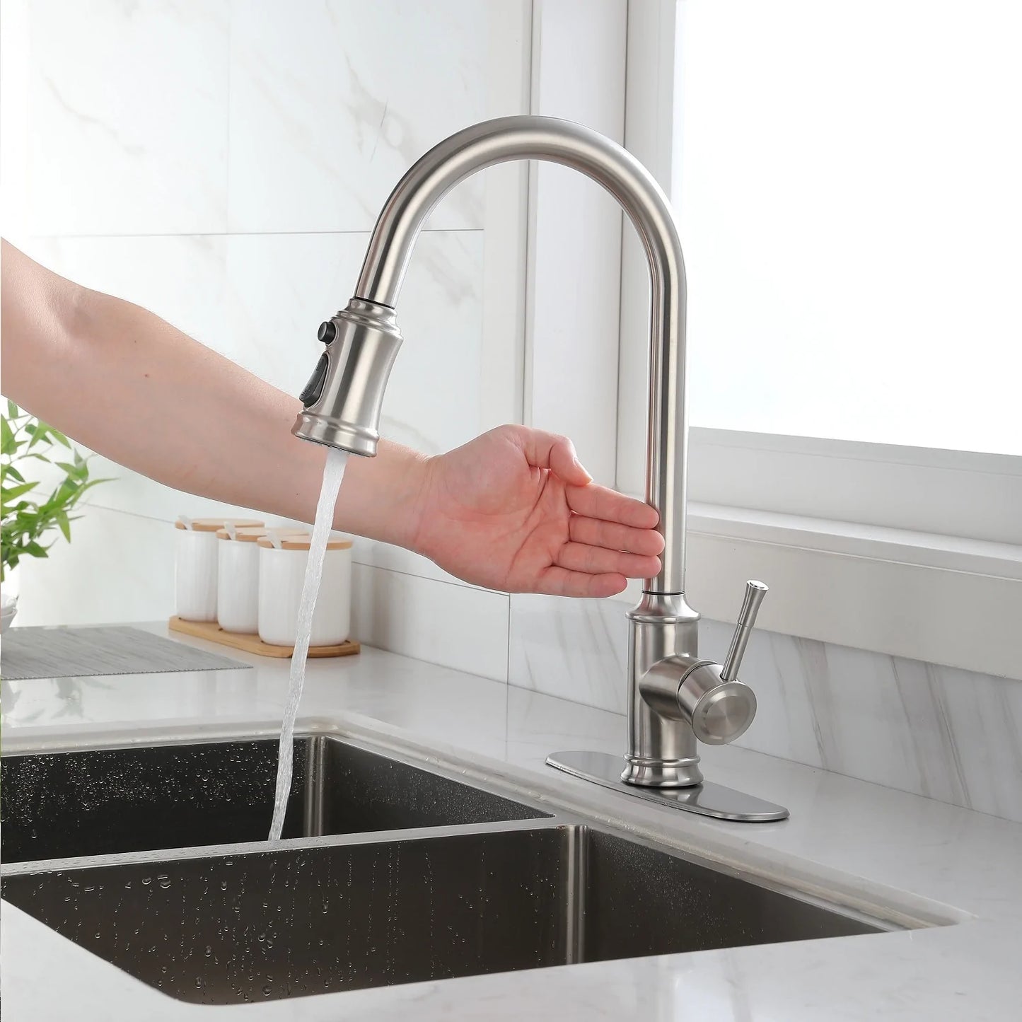 Kitchen Faucet with Pull Down Sprayer in Brushed Nickel