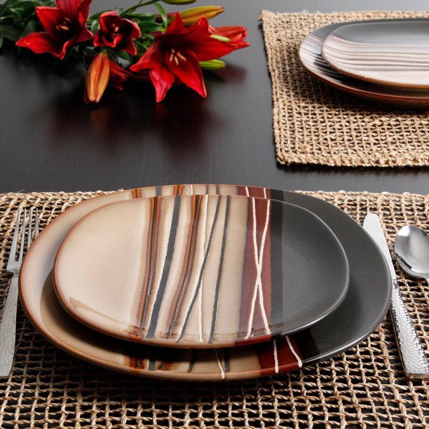 Dinnerware in Brown Set of 16