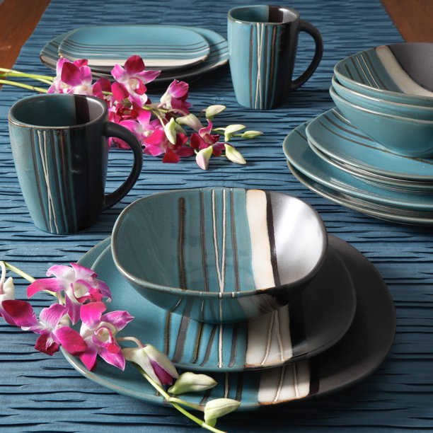 Dinnerware in Teal 16 Pieces